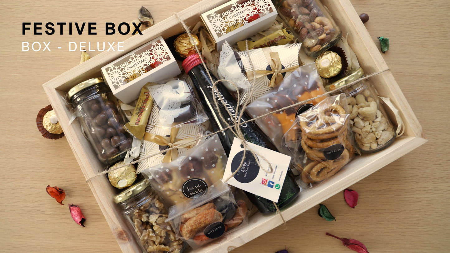 Deluxe Festive Basket, top view