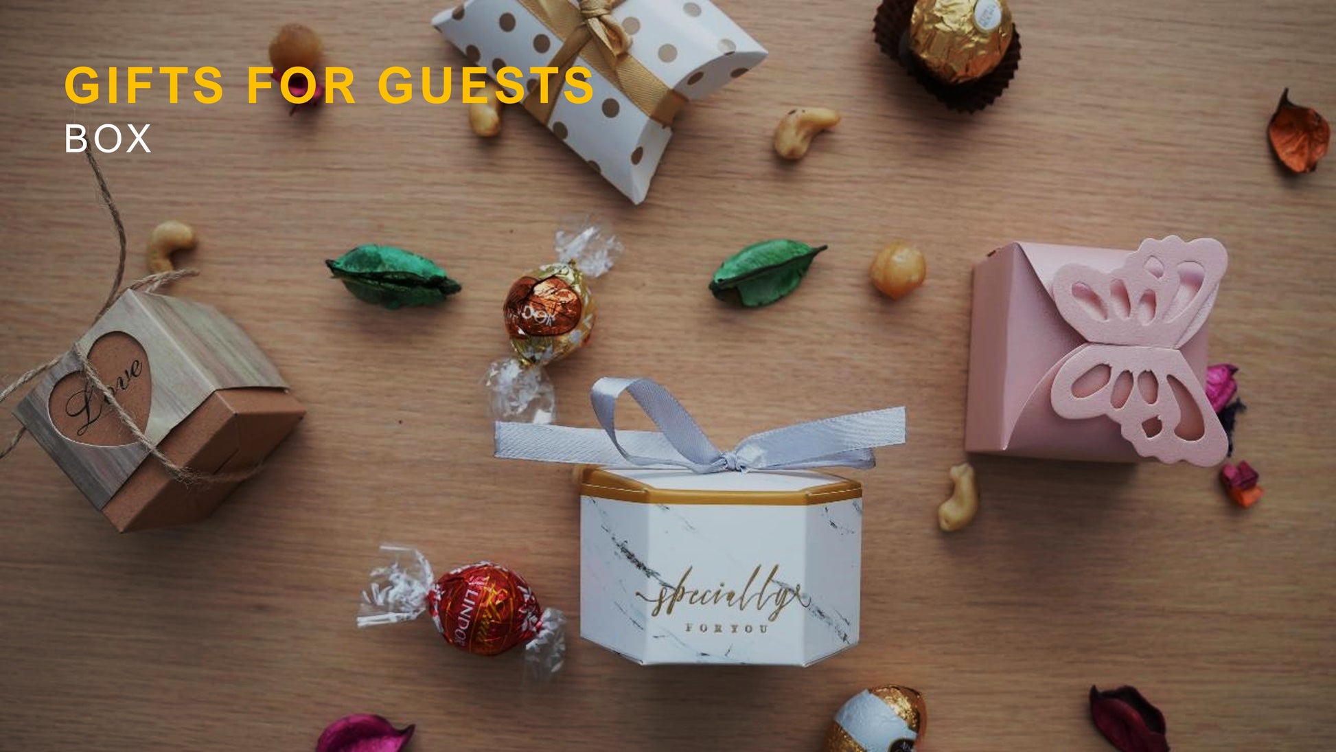 Little gift boxes for guests, top view